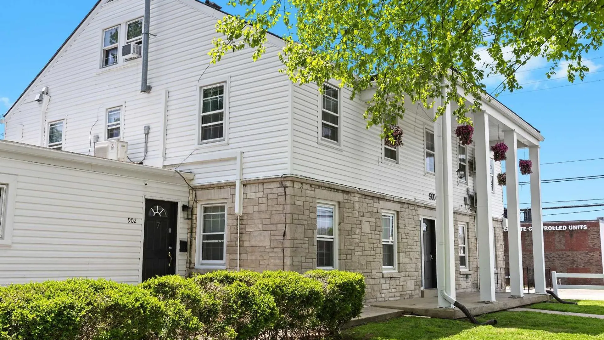 2 Spacious Units Close To Downtown & Expo Center Louisville